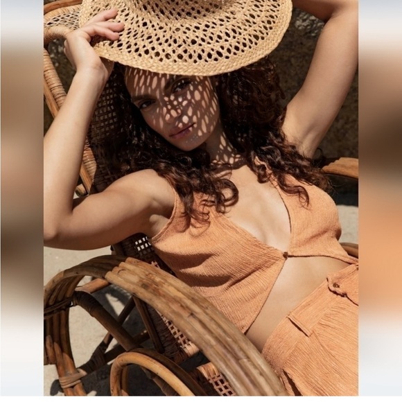 Savannah Morrow Zuma Top in Scarlette - Picture 7 of 7